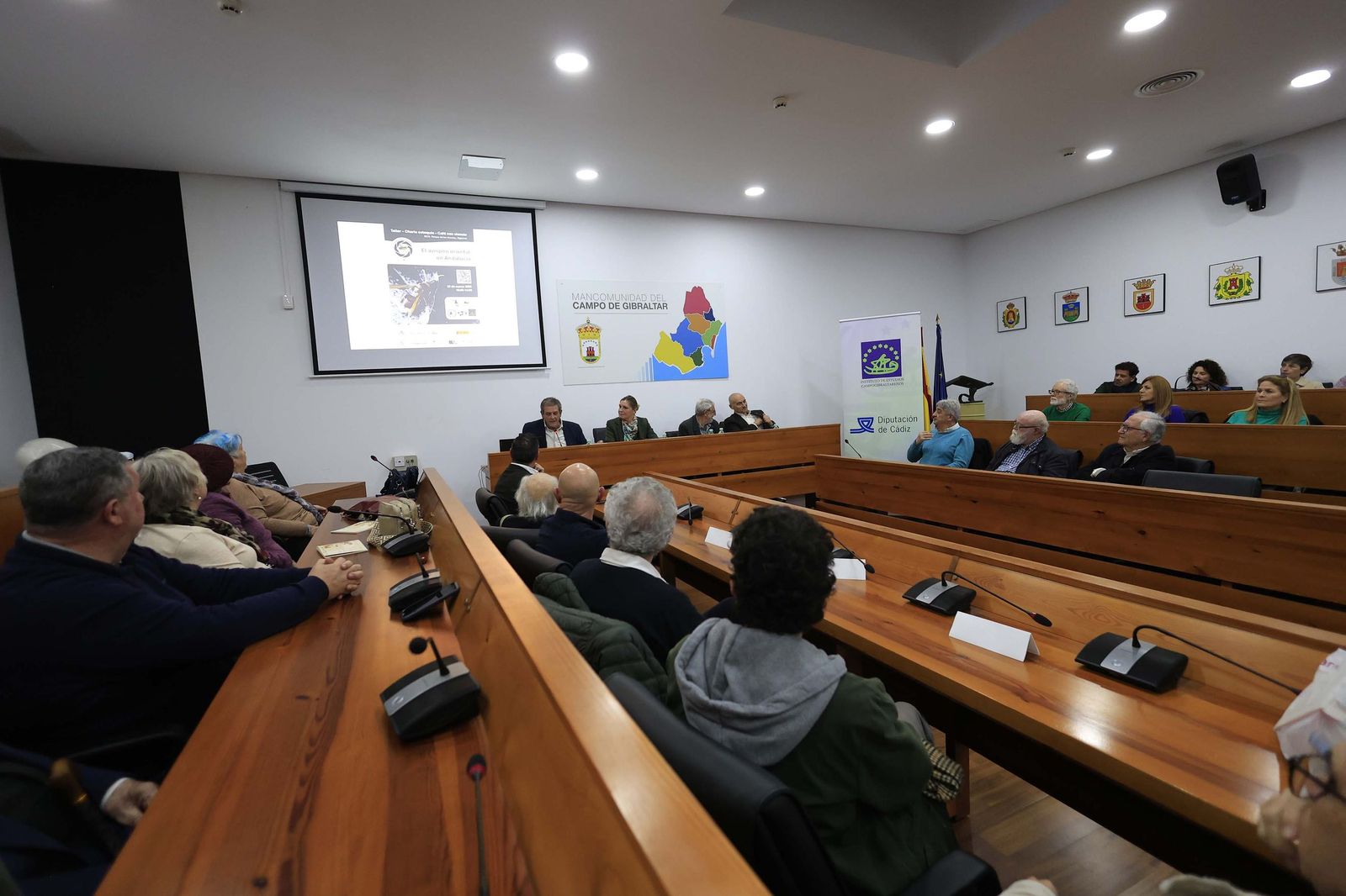 Las fotos de la presentación de las dos nuevas guías del patrimonio del Campo de Gibraltar