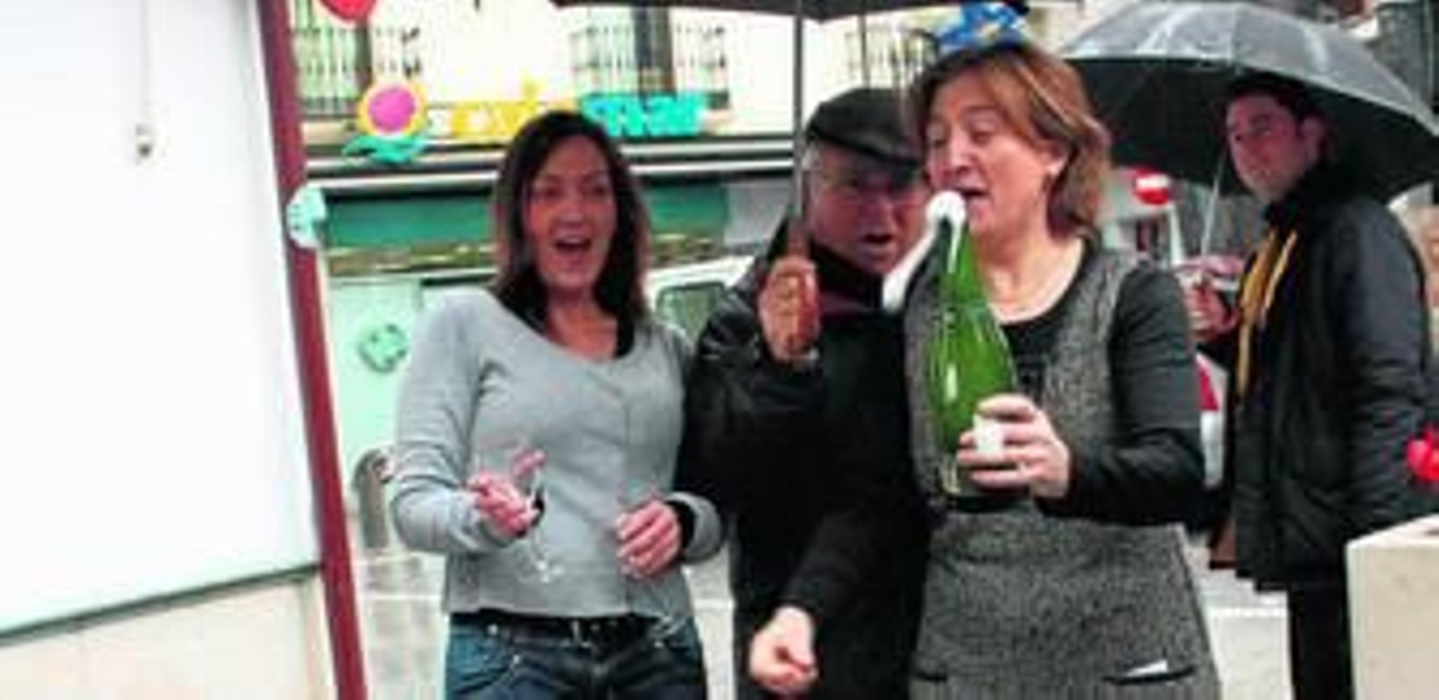 Brindis por el cuarto premio en Priego de Córdoba.