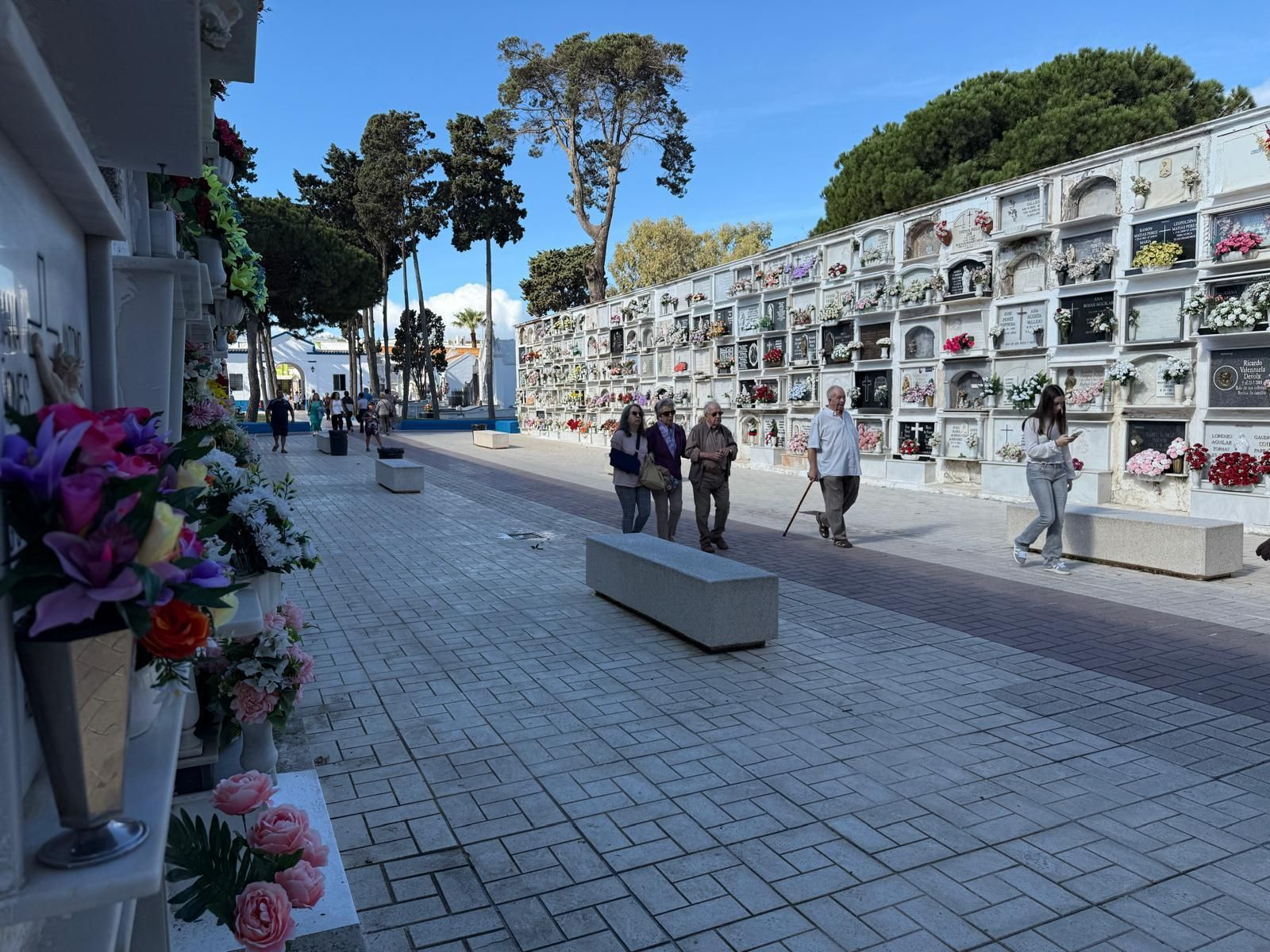 La Línea recuerda a sus difuntos con el tradicional acto en el Cementerio de San José