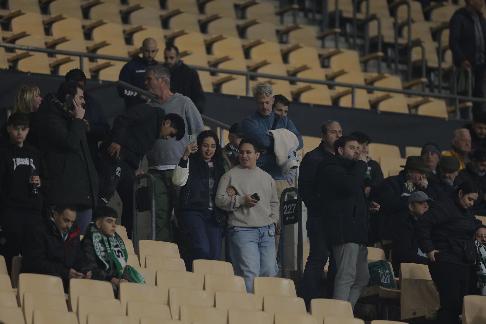 Búscate en las fotos del Betis - Utrecht