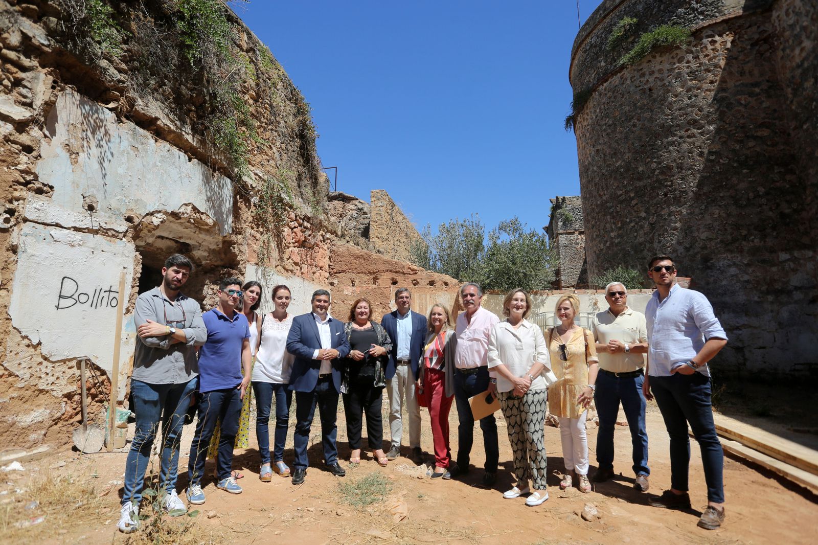 Visita de autoridades a las obras de restauración de la Barbacana de Niebla en imágenes