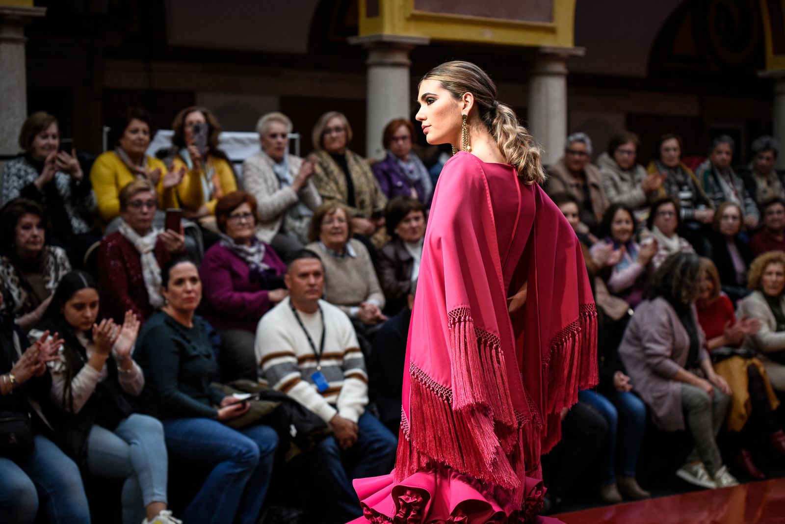 Imágenes de la inauguración de la Pasarela Flamenca en el patio del Ayuntamiento
