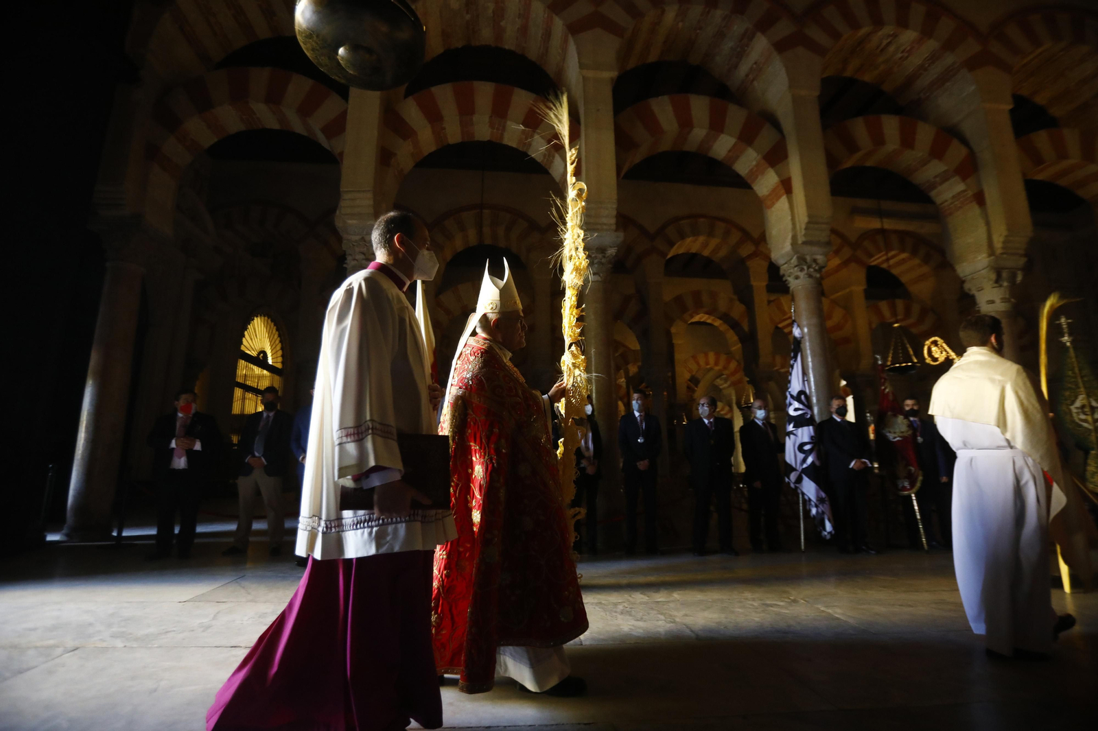 La misa de la bendición de las palmas en la Mezquita-Catedral de Córdoba, en fotografías