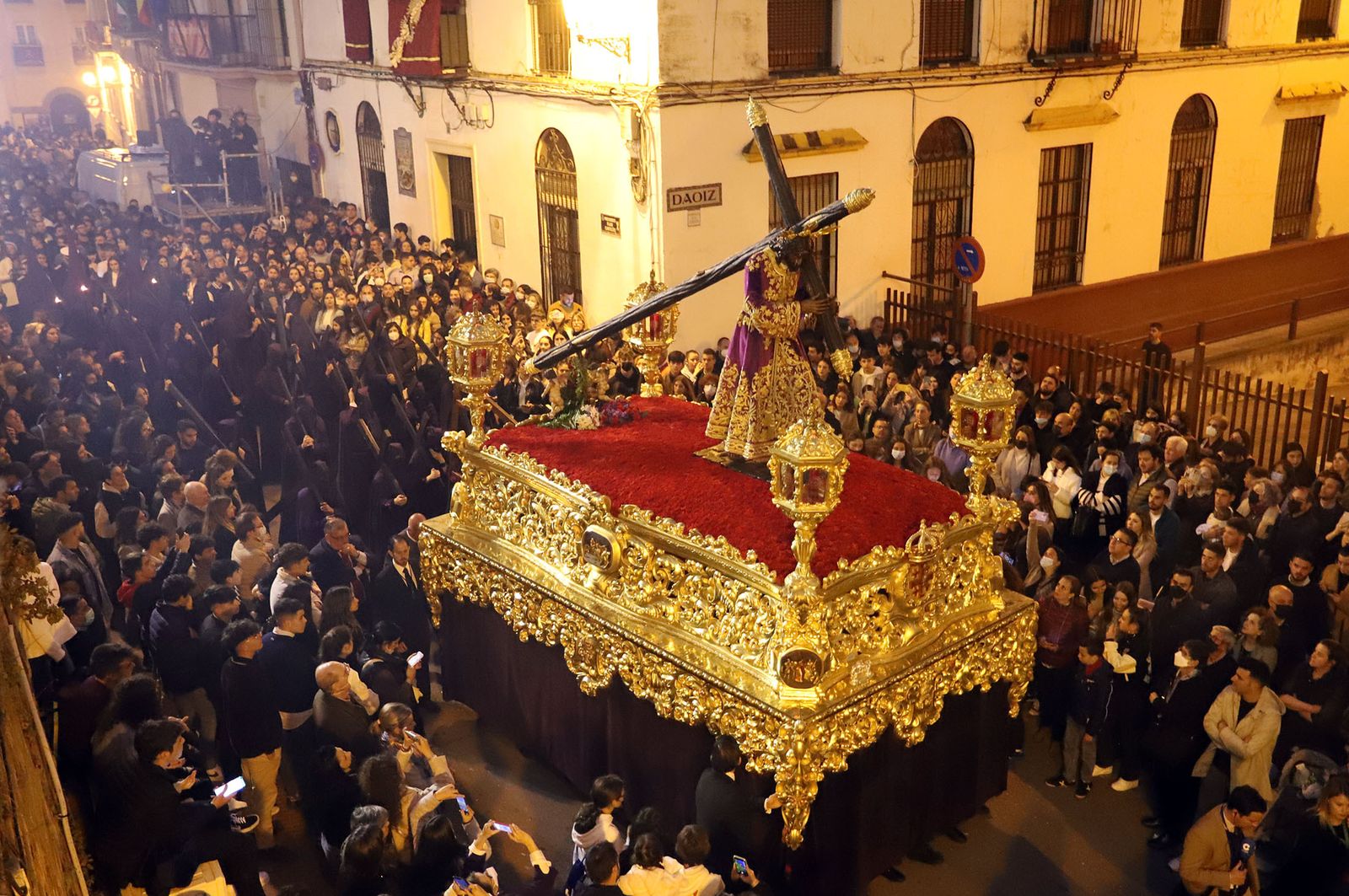 Imágenes de Pasión en su procesión por Huelva