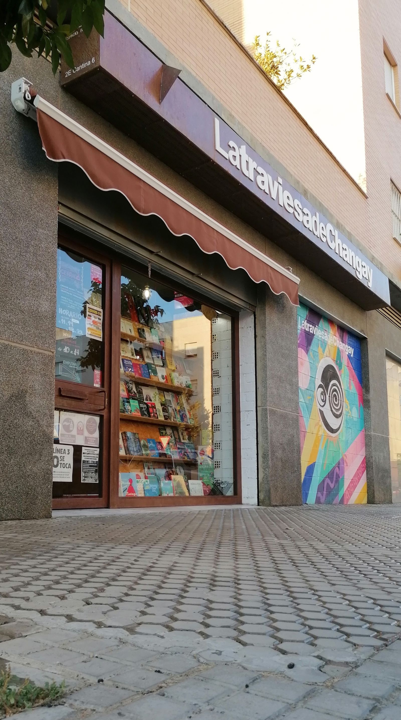 Exterior de La Traviesa de Changay, en el número 6 de la calle Cantina (San Jerónimo).