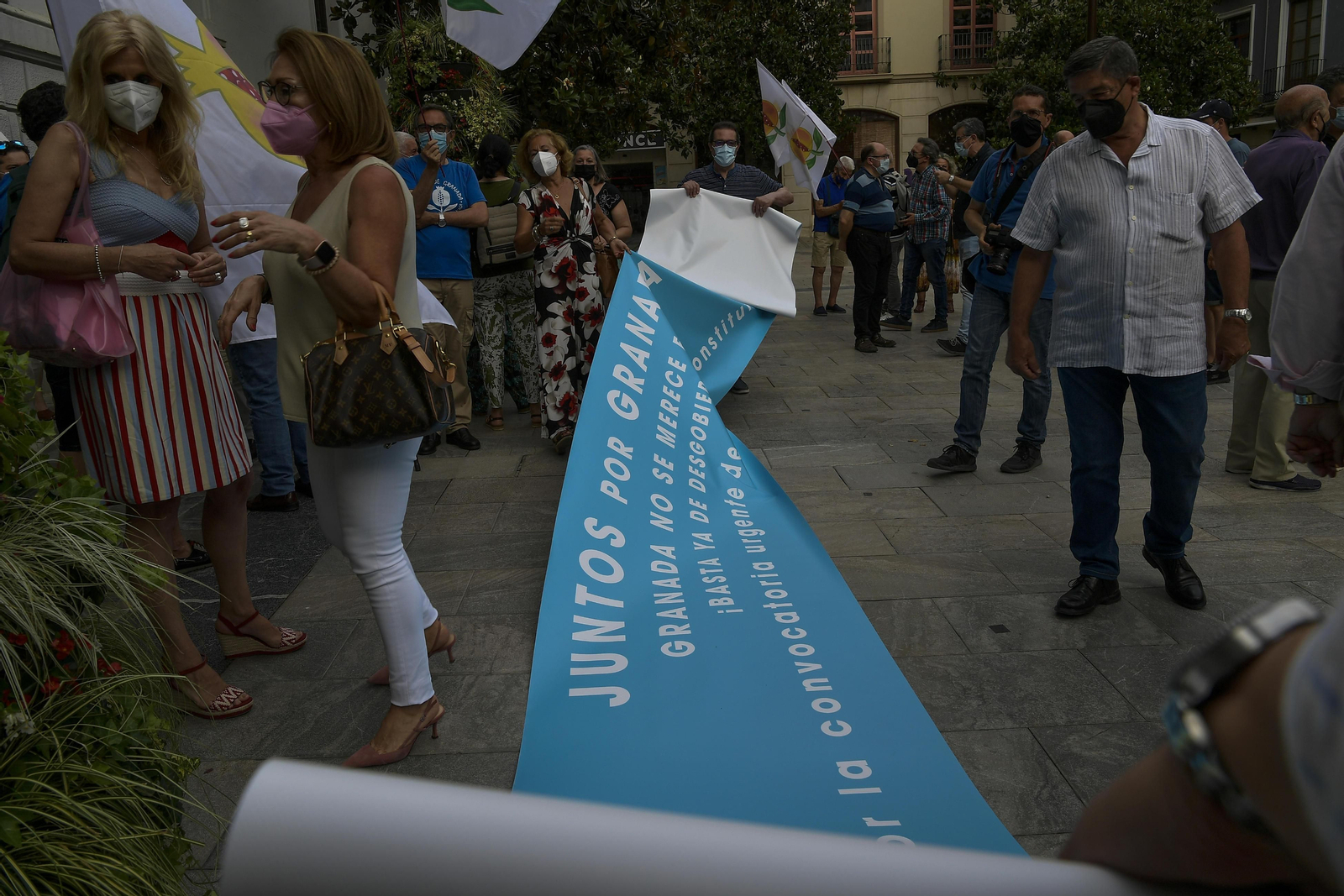 La concentración para pedir un nuevo gobierno municipal en Granada, en imágenes