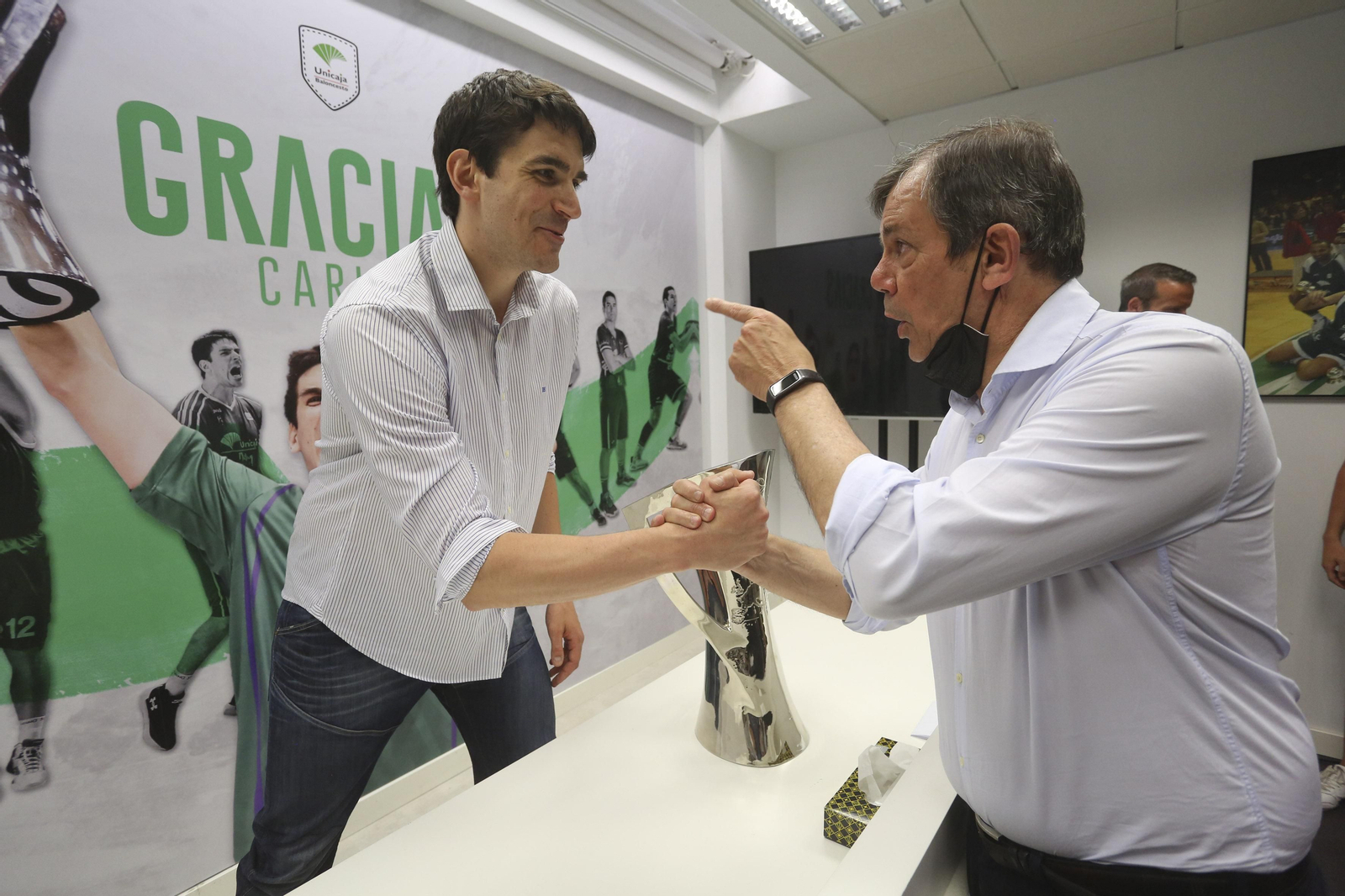 Carlos Suárez y Juanma Rodríguez, en la despedida del capitán cajista. Carlos Suárez y Juanma Rodríguez, en la despedida del capitán cajista.