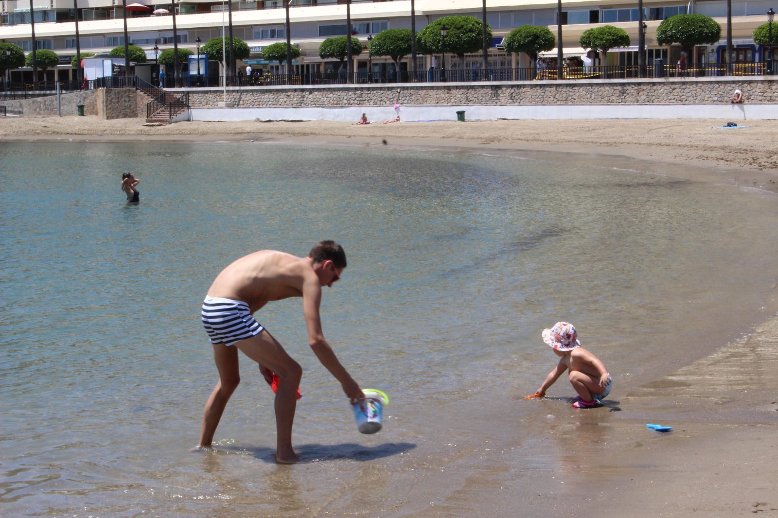 Fotos de las playas de Marbella, con los primeros bañistas de la fase 2