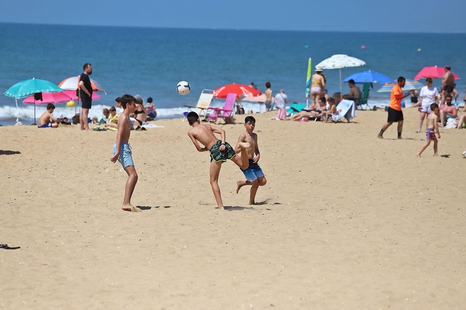 Las playas de Huelva se llenan en el 1 de mayo