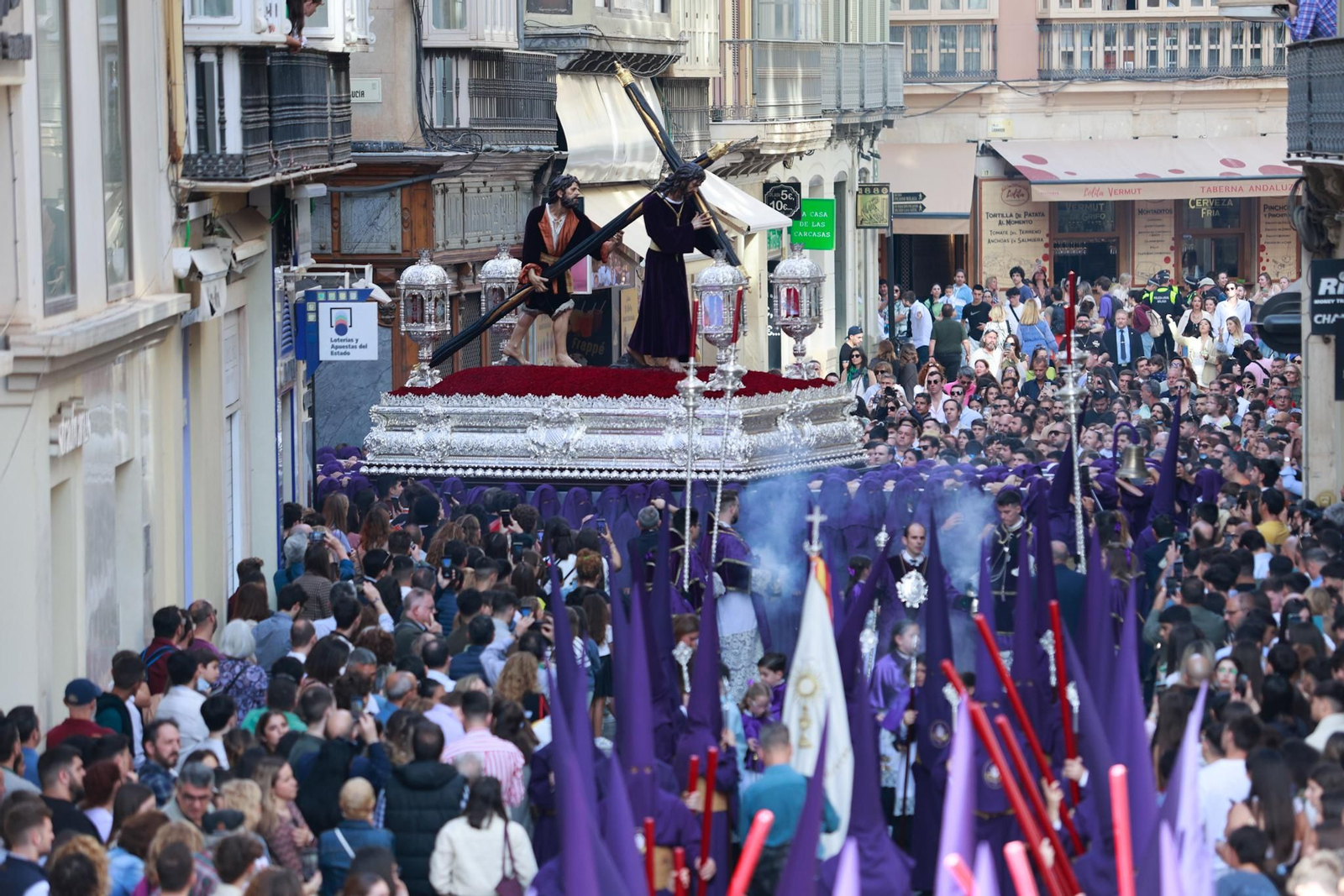Las fotos de la procesión de Pasión el Lunes Santo en Málaga