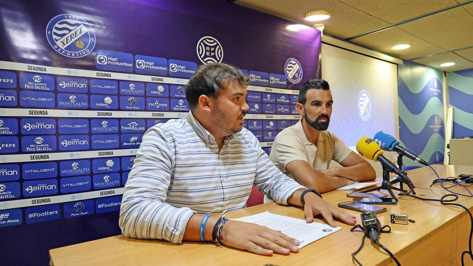 Despedida de Camacho en la sala de prensa de Chapín