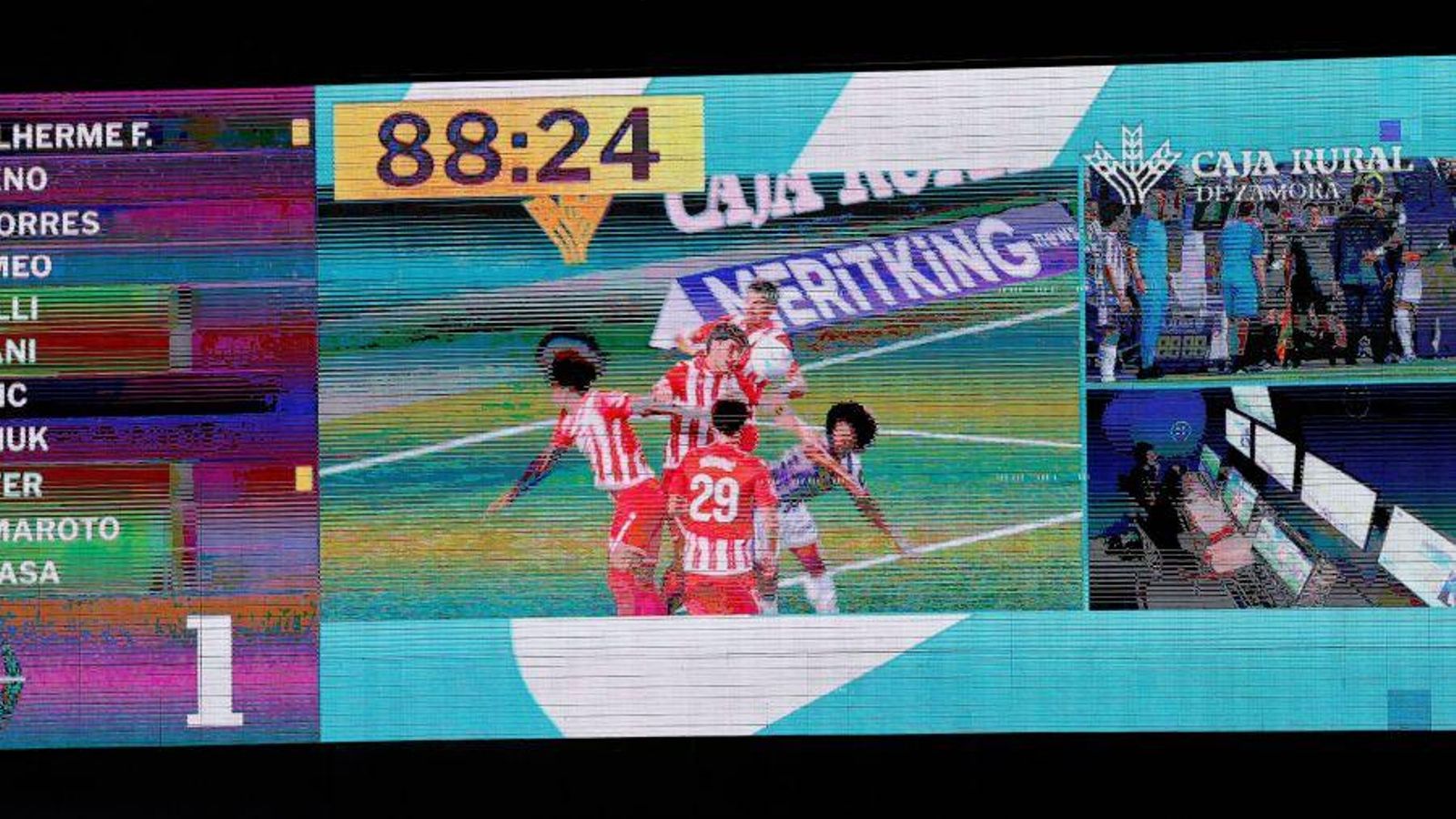 Momento en el que se mostró el penalti de Bonini en el marcador del José Zorrilla.