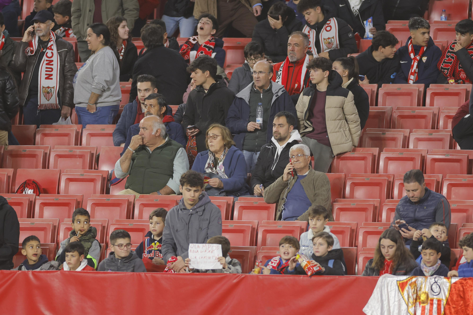 Búscate en las fotos del SEVILLA FC-PSV EINDHOVEN