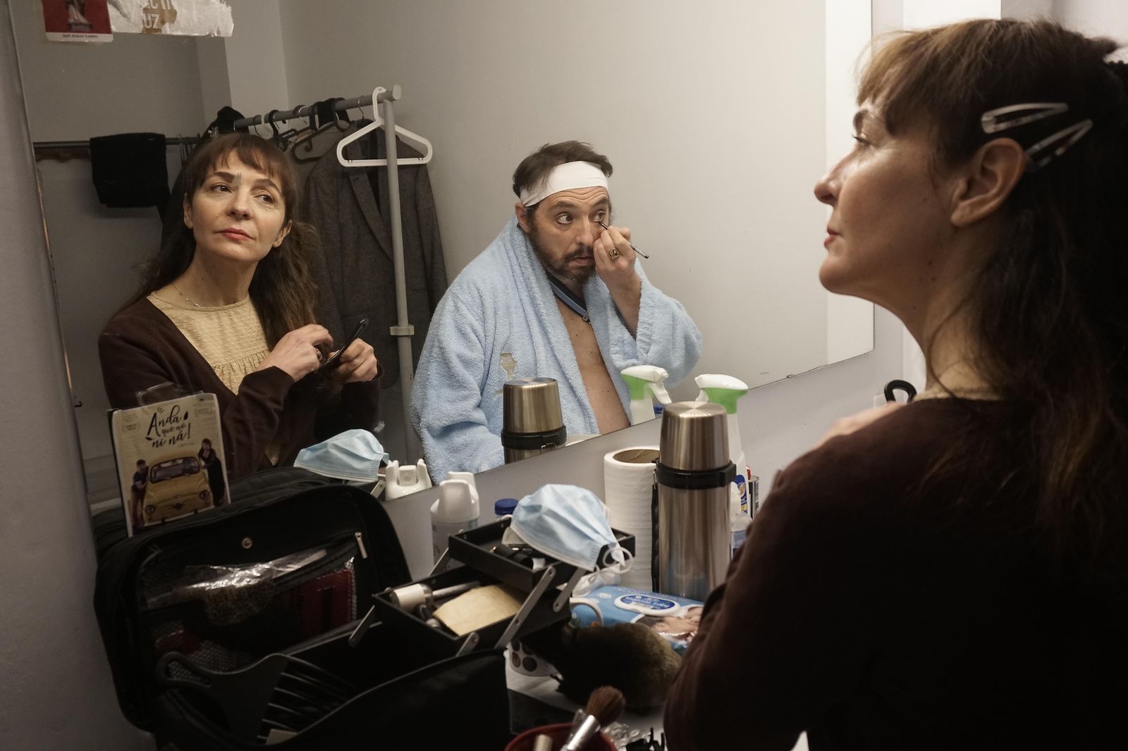 Candela Fernández y Juanfra Juárez, en el camerino de la Sala Cero.