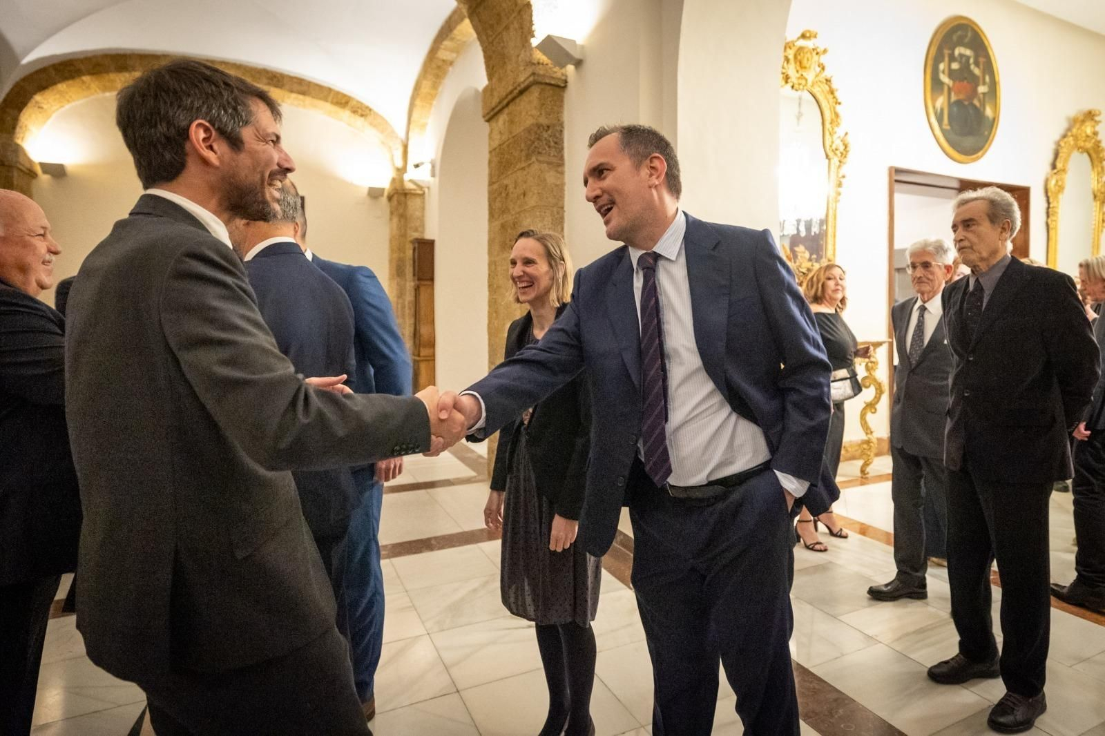 Las imágenes de la cena de los premiados con la Medalla de Oro de las Bellas Artes en la Diputación de  Cádiz