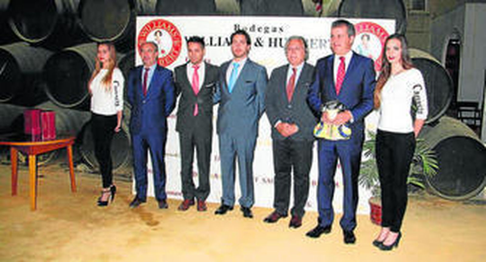 Juan Belmonte, Manuel García, Eduardo Medina, Francisco Camas e Israel Vicente, tras la entrega del trofeo.