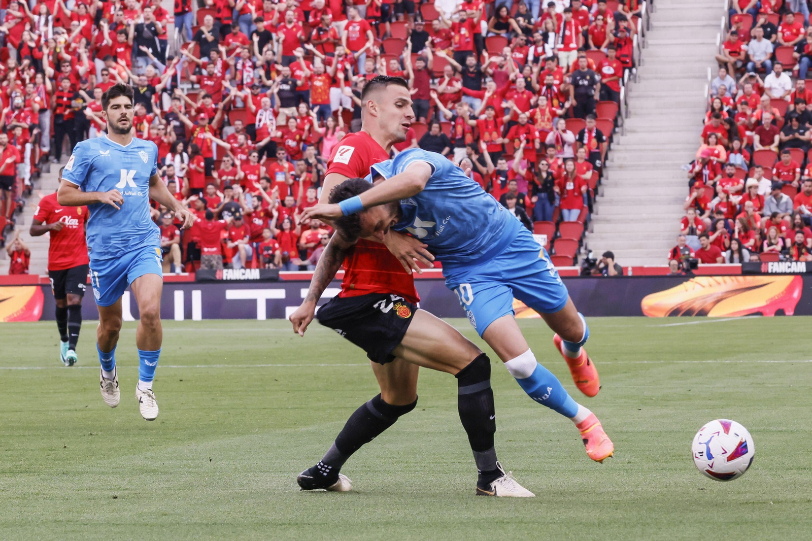 Centelles y Langa apuntan a cubrir el carril zurdo en Segunda