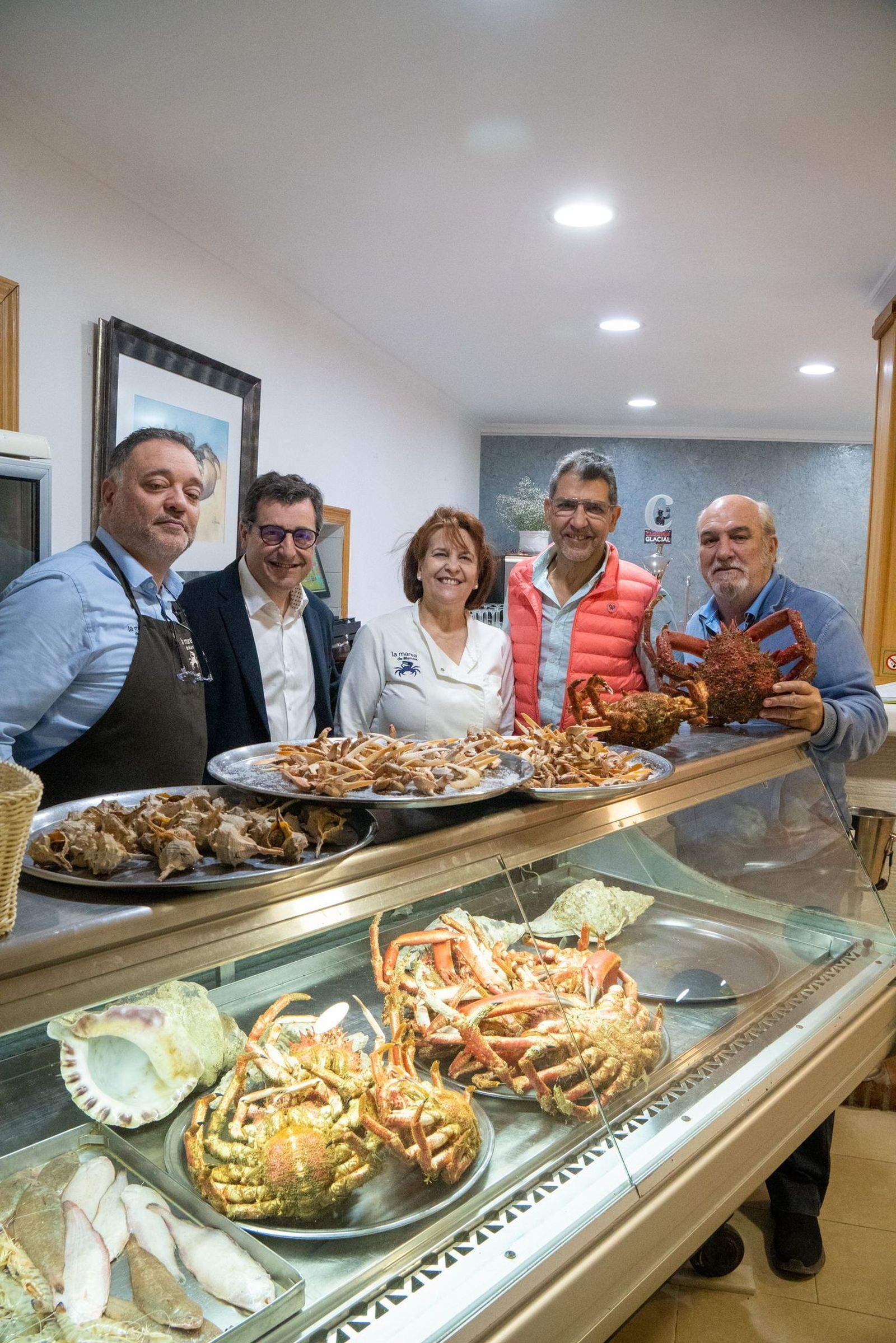 Josep Roca, Paco Roncero y Fernando Huidobro, en La Marea de Marcos junto a su propietario y su mujer Teresa, cocinera.