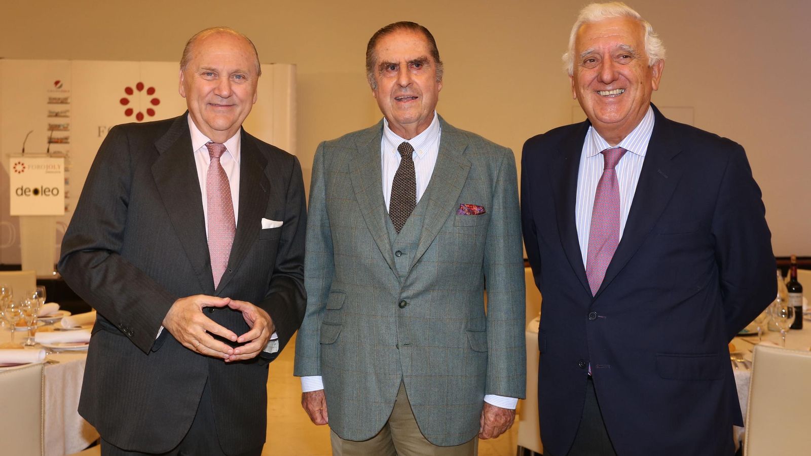 Con José Moya y Santiago Herrero, en un foro del Grupo Joly.