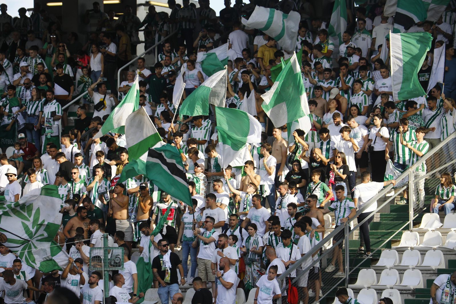 Las mejores fotos del ambiente en El Arcángel para el Córdoba CF - Ponferradina