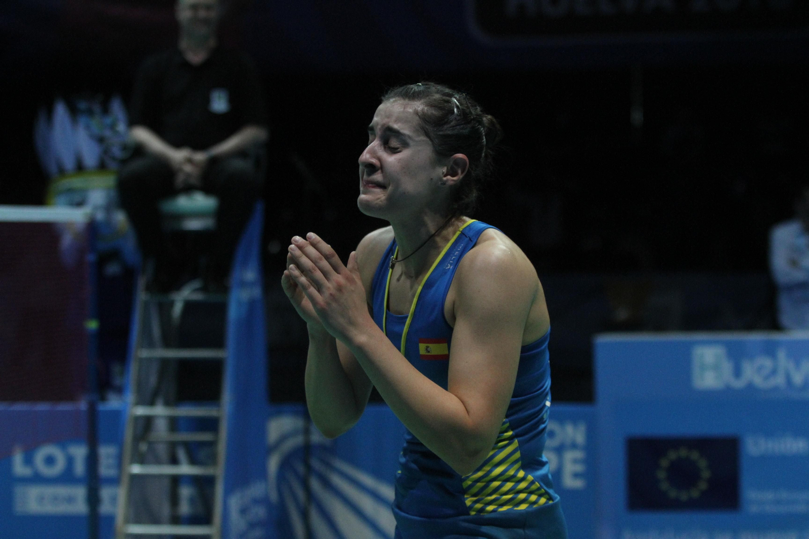 Carolina se lleva las manos a la cara emocionada tras conquistar su cuarto título europeo.