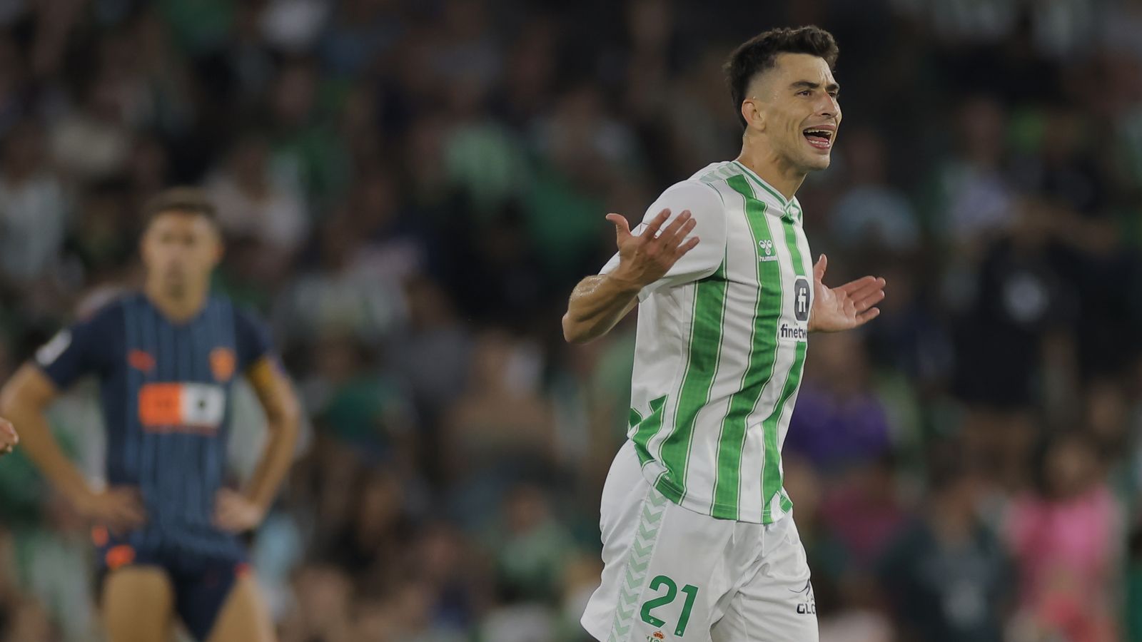Marc Roca celebra su primer gol como bético.