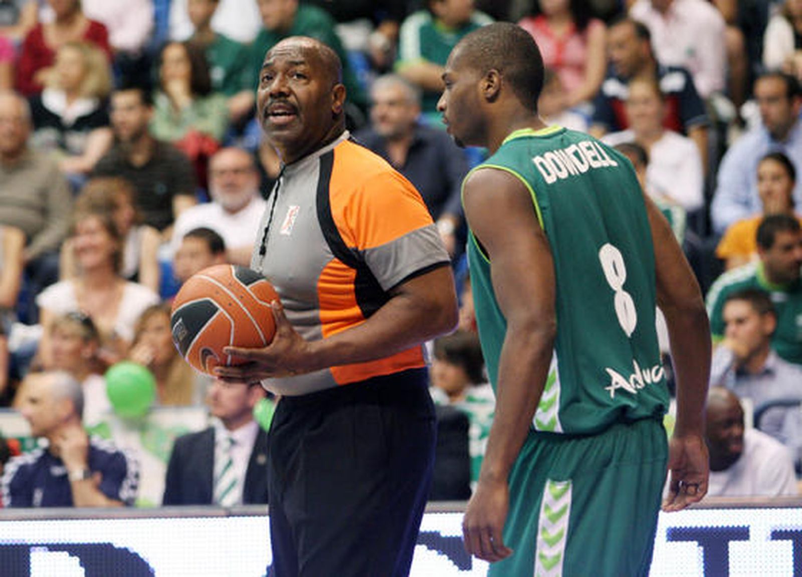 Los malagueños firman un 12-5 en la segunda vuelta y tras ganar al equipo vitoriano (70-62) consiguen el deseado quinto puesto


Foto: Migue fernandez