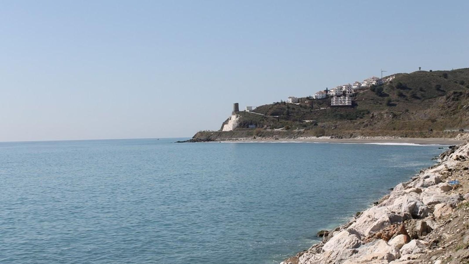 Pequeña y resguardada, Calaceite es una playa muy recomendable para visitar con respeto. Pequeña y resguardada, Calaceite es una playa muy recomendable para visitar con respeto.
