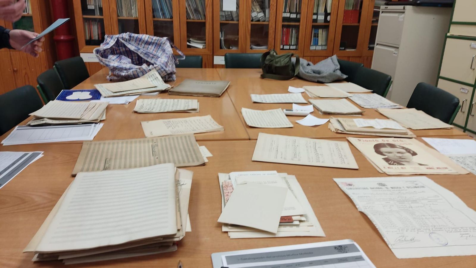 Partituras, manuscritos, fotografías y material diverso encontrado recientemente sobre Muñoz Molleda. Partituras, manuscritos, fotografías y material diverso encontrado recientemente sobre Muñoz Molleda.