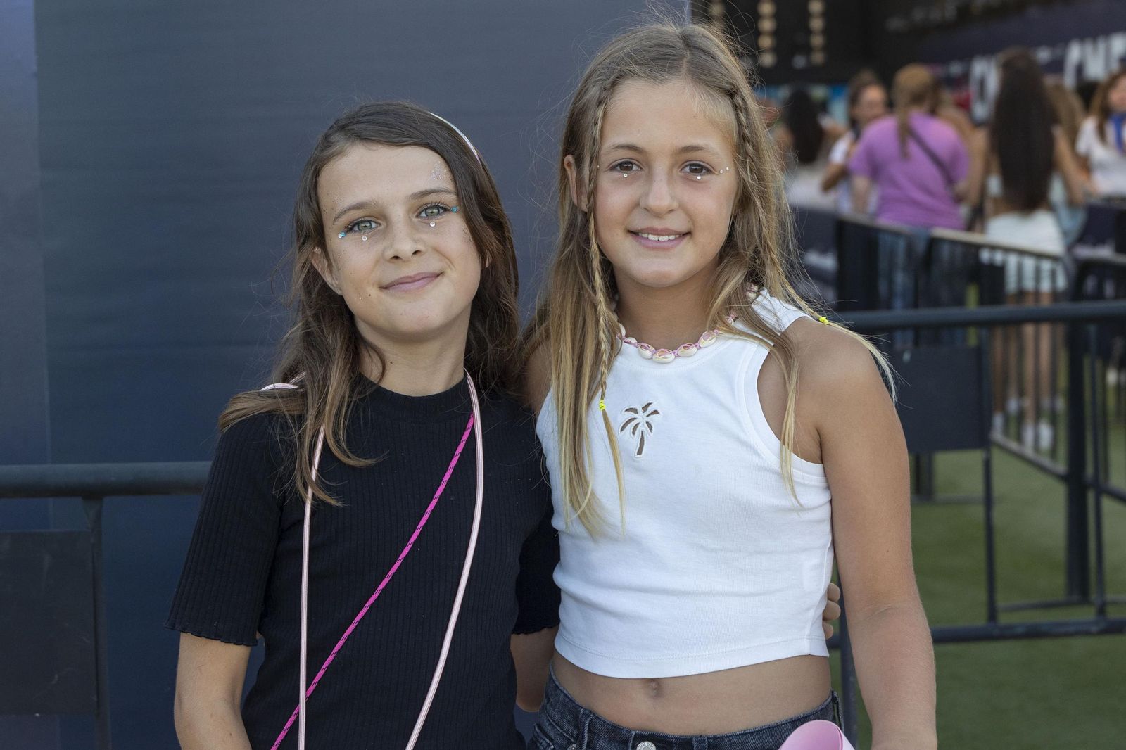 Búscate en las imágenes del concierto de Emilia en Concert Music Festival