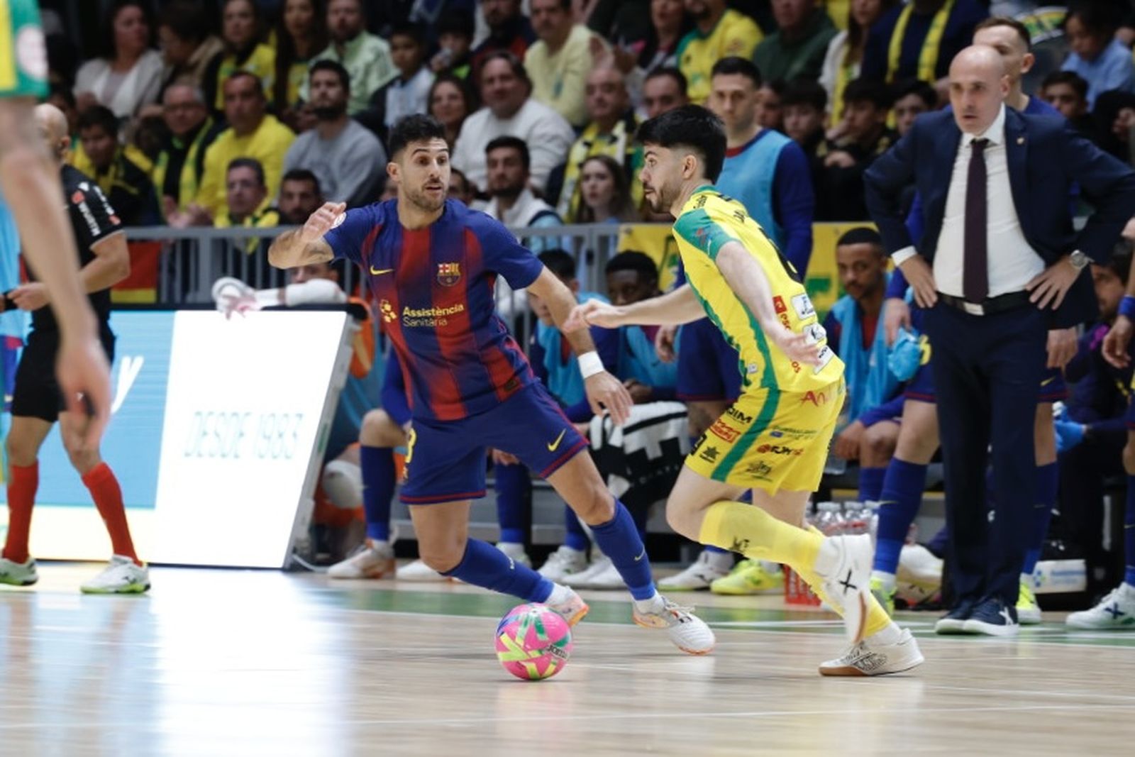 Dani Zurdo ante Adolfo, en una de las acciones del choque.