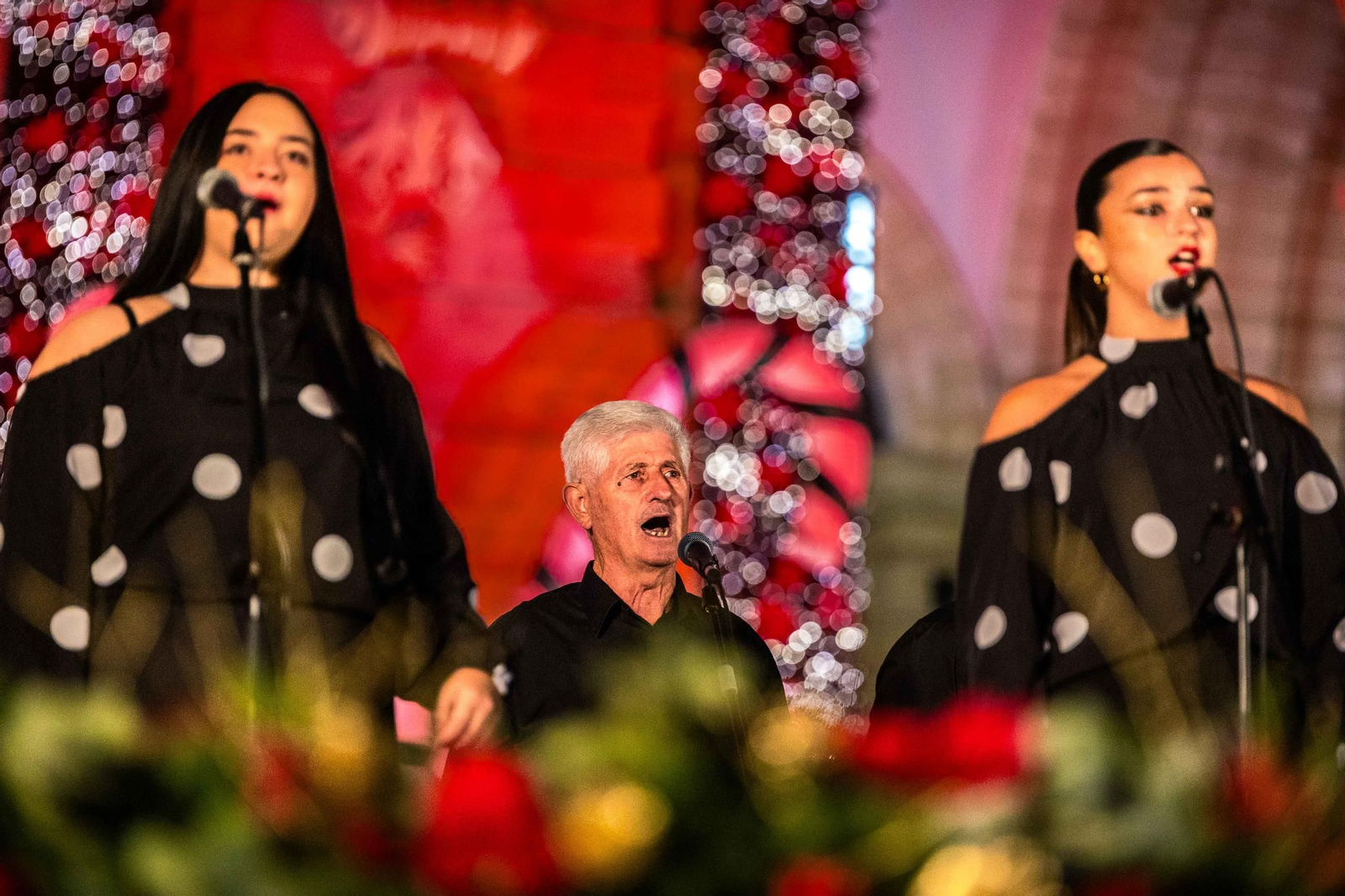El concurso de coros de campanilleros ambienta la Navidad en San Fernando