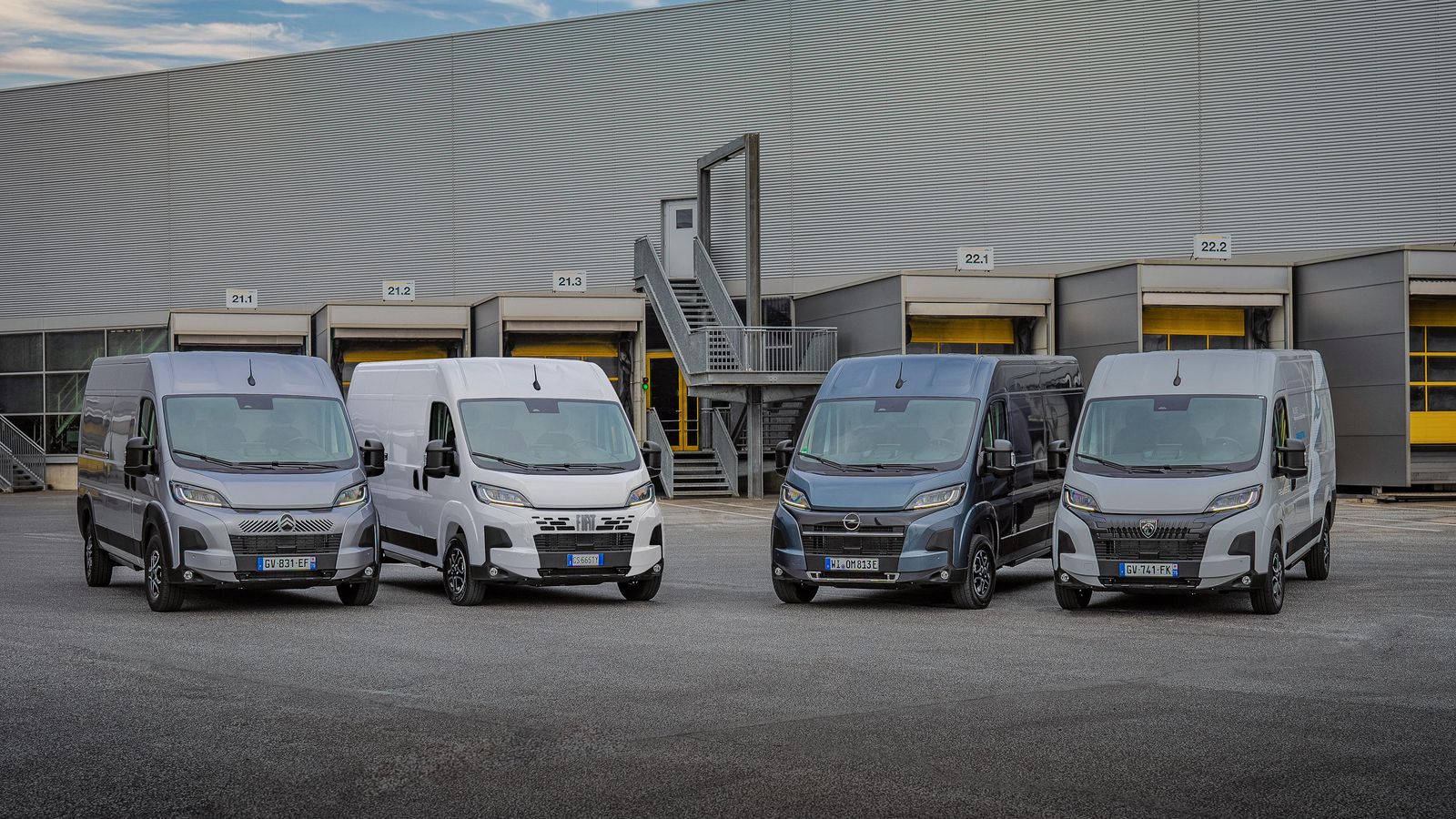 Las versiones eléctricas de las furgonetas de mayor tamaño tienen baterías de hasta 110 kWh con las que su autonomía homologada supera los 400 km.