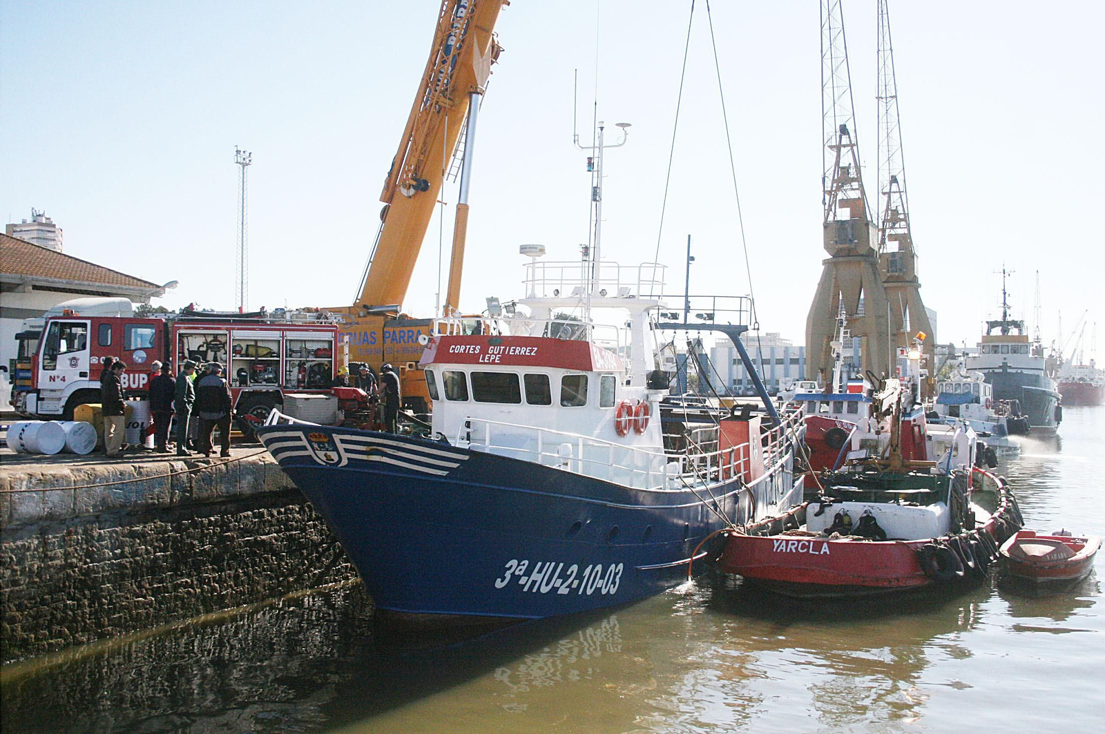 Barcos pesqueros en el Muelle de Levante.