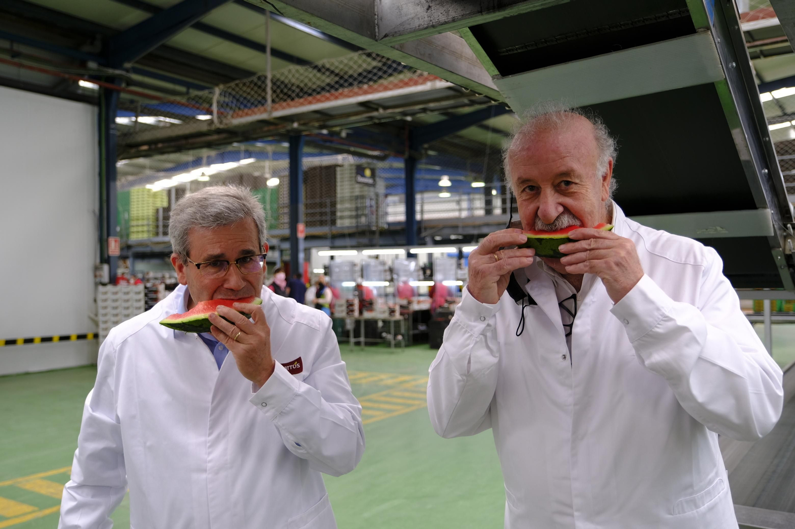 Fotogalería de la visita de Vicente del Bosque a Grupo Caparrós.