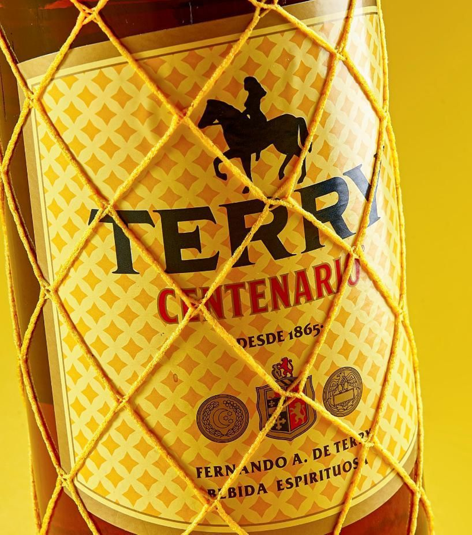 Malla con la que se recubren las botellas de Terry.