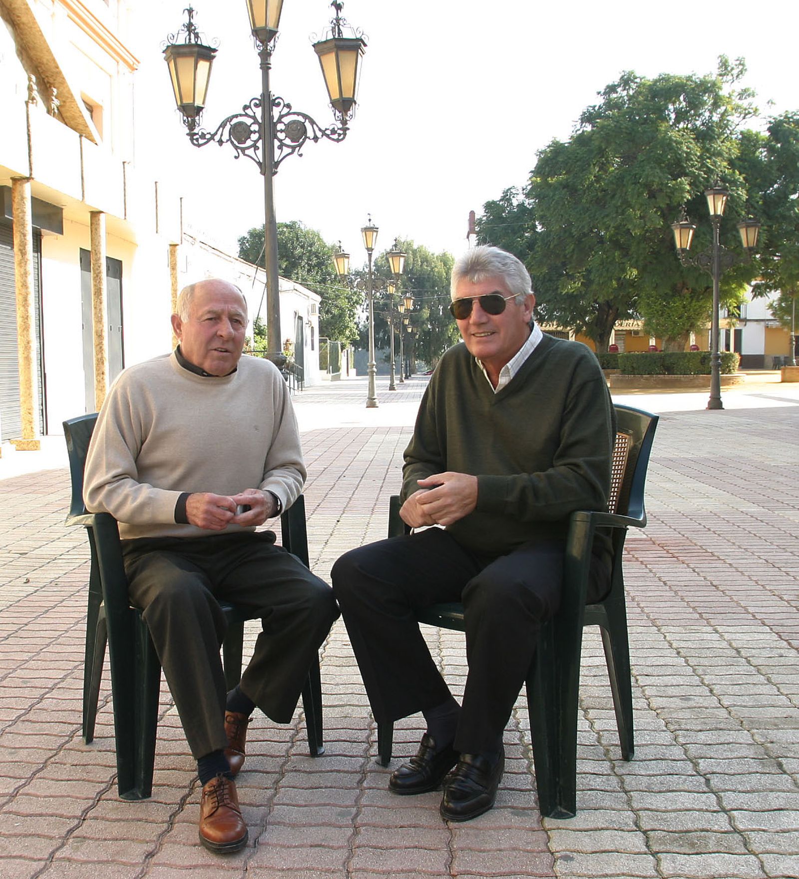 Rogelio, a la derecha, junto a Ruiz Sosa, en 2005 en Coria del Río.