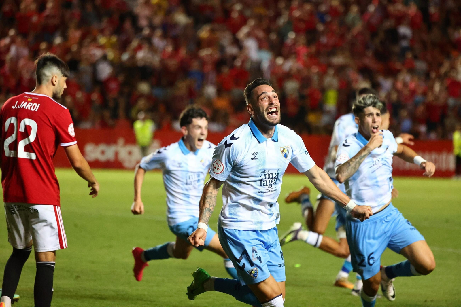 Así fue la locura del ascenso del Málaga CF en Tarragona