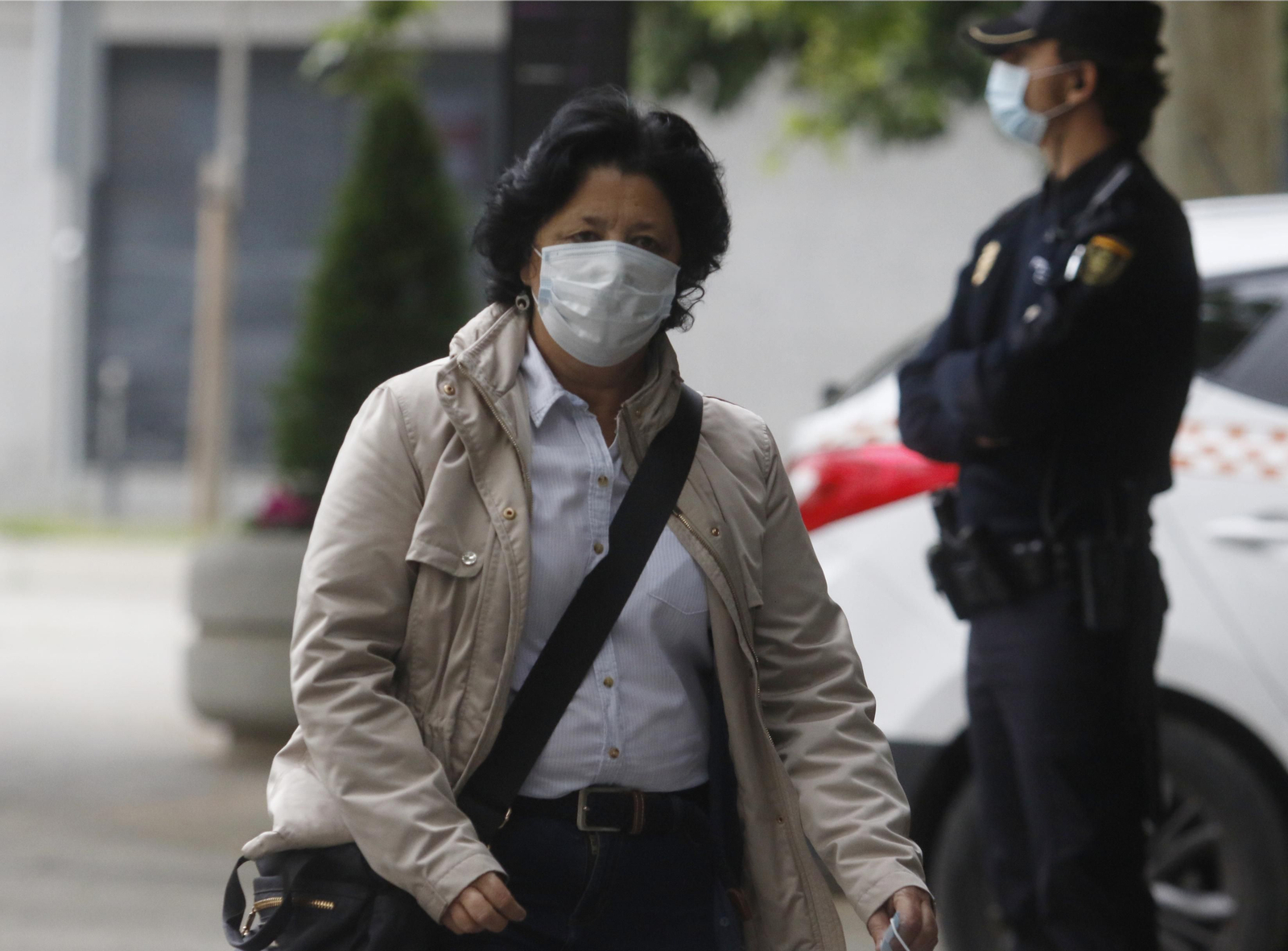 Las fotos del reparto masivo de mascarillas y la vuelta al trabajo en algunos sectores en Córdoba