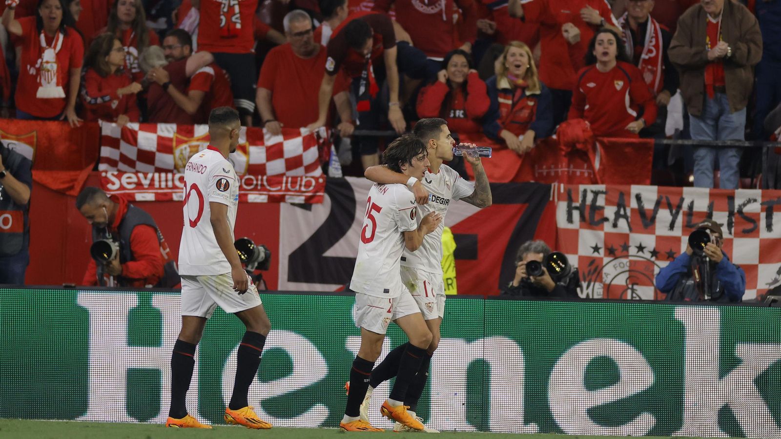 Lamela durante la celebración de su gol, que marcó a pase de Bryan.