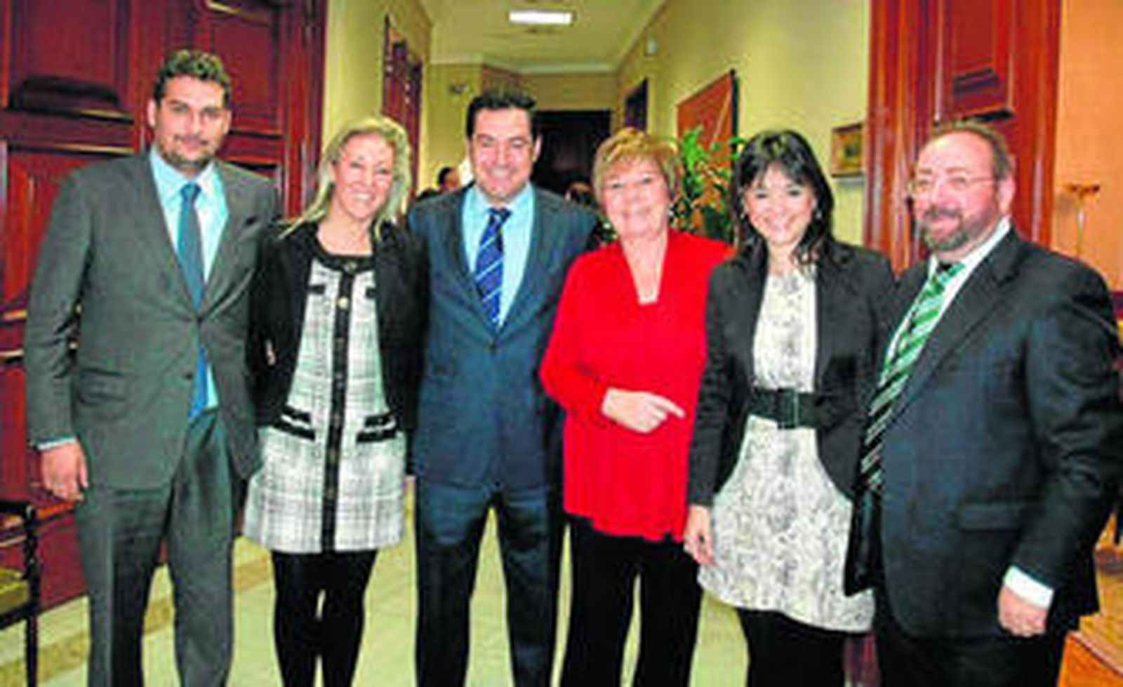 Los seis diputados del PP, ayer, en Madrid.