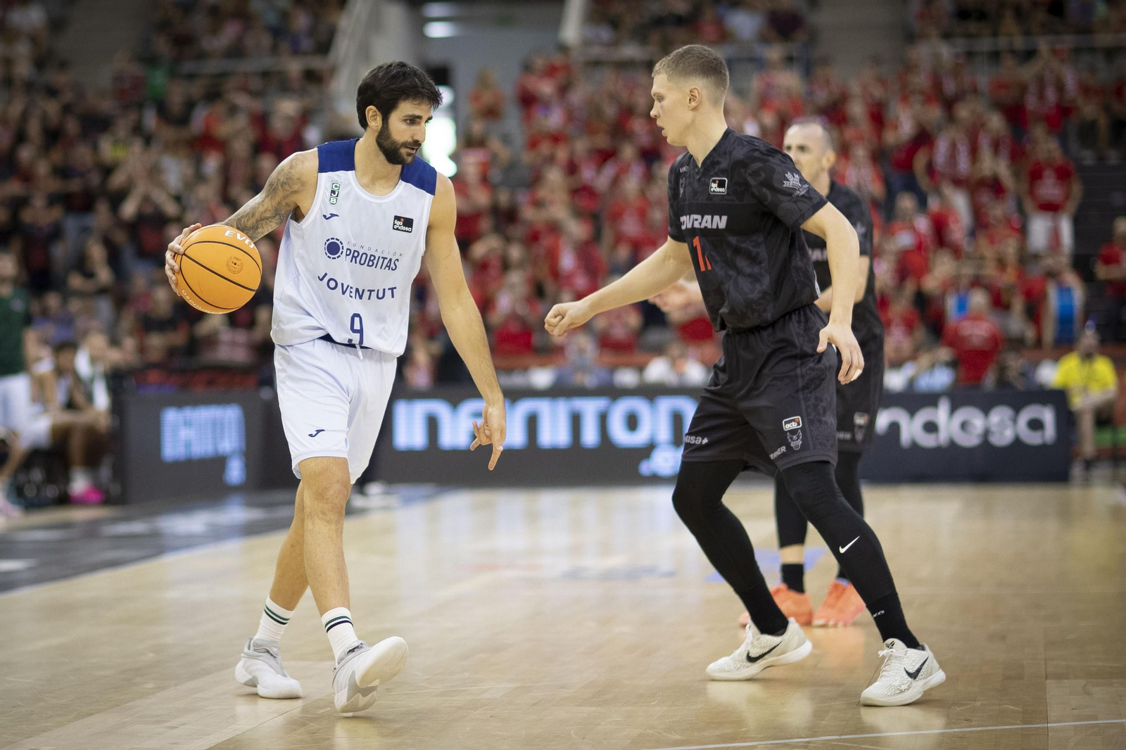 Valtonen defiende a Ricky Rubio en el partido ante el Joventut