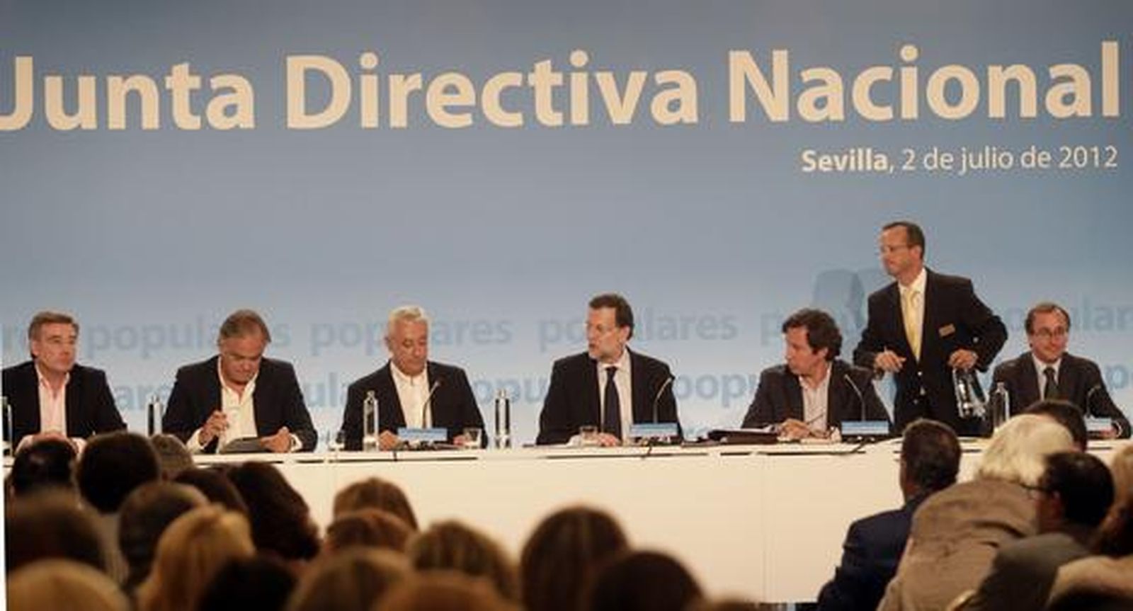 Rajoy, Arenas y Zoido, entre otros, acuden a la Junta Directiva Nacionald del PP realizada en Sevilla.

Foto: Antonio Pizarro