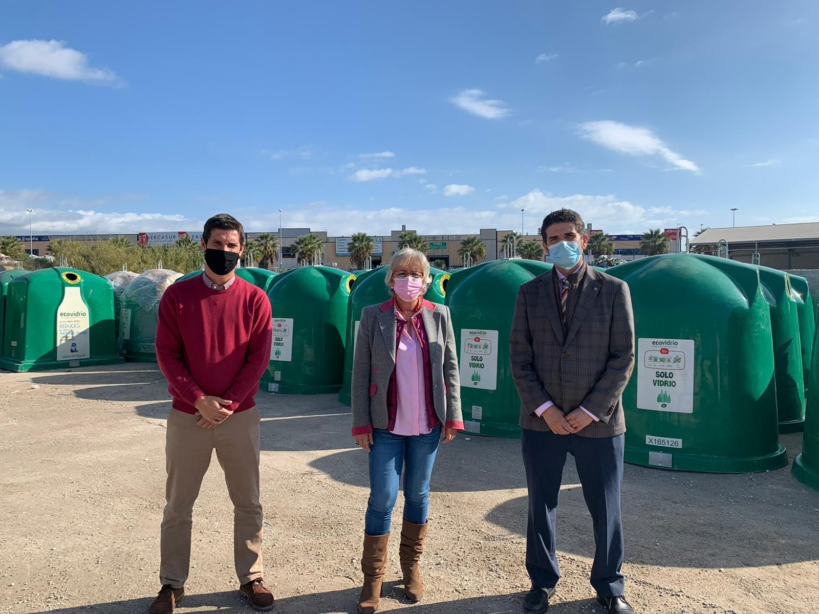 Presentación de los nuevos contenedores para envases de vidrio que repartirán por Málaga.
