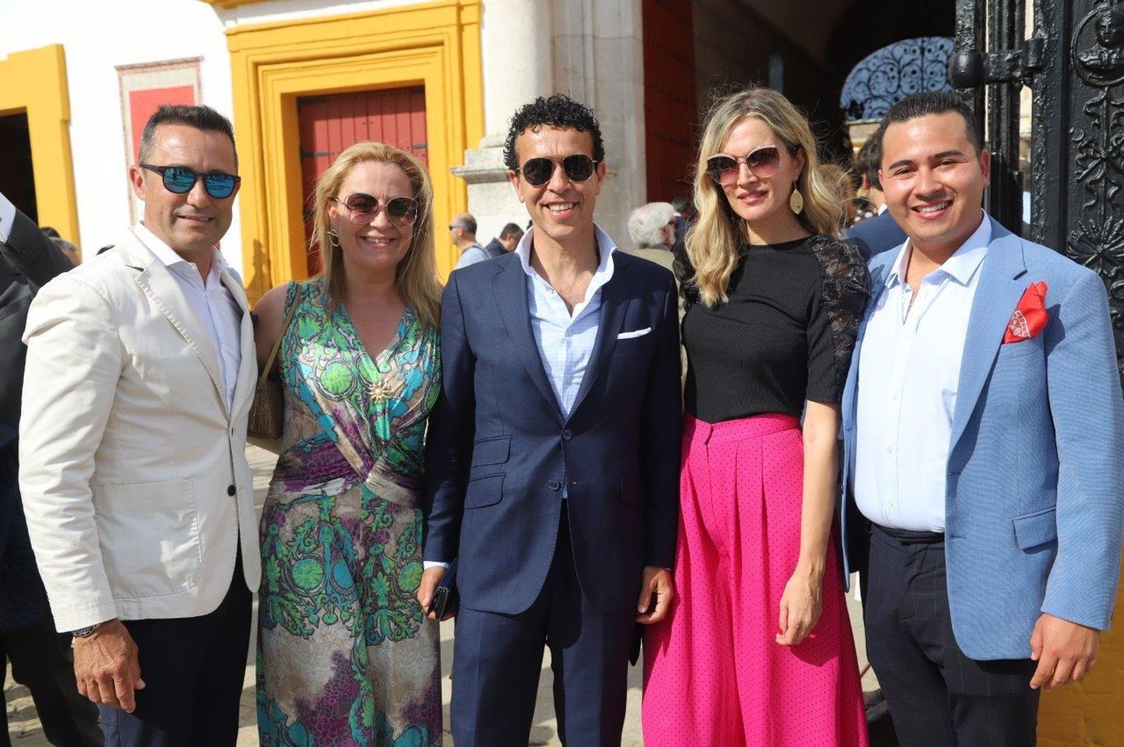 Famosos y autoridades en la Maestranza el martes de Feria de Abril