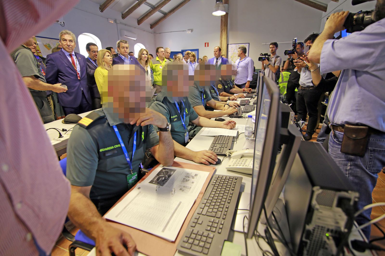 Visita de autoridades al Puesto de Mando Avanzado del Mundial de Motociclismo