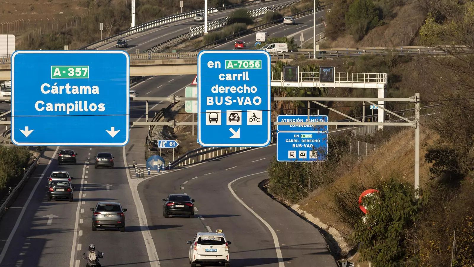 Señalización del carril BUS-VAO de Málaga