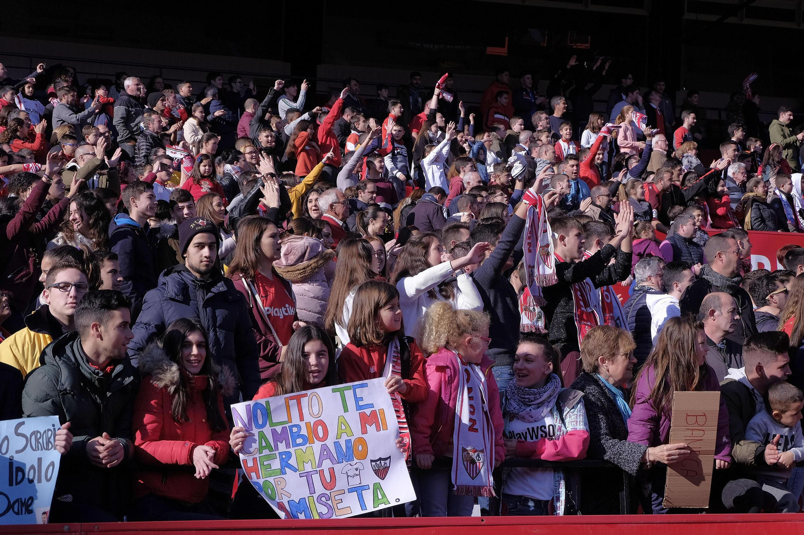 Multitudinario entrenamiento a puerta abierta del Sevilla en el Sánchez-Pizjuán