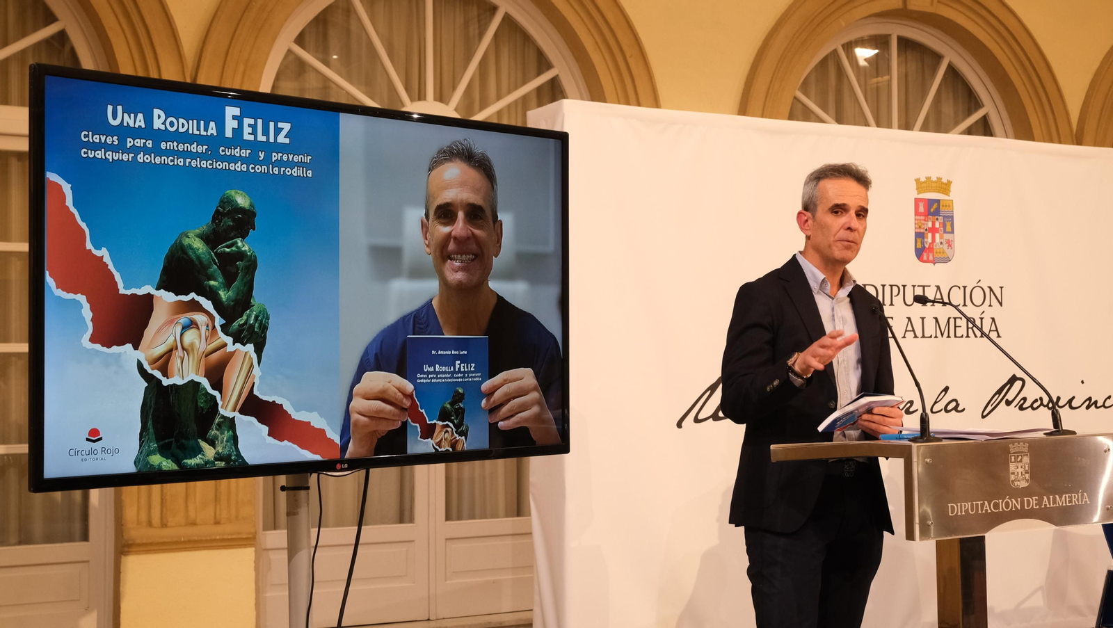 El Doctor Antonio Ríos presenta su libro 'Una Rodilla Feliz', en imágenes