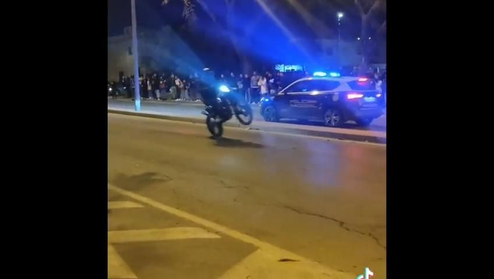 Carreras ilegales en la avenida Blas Infante